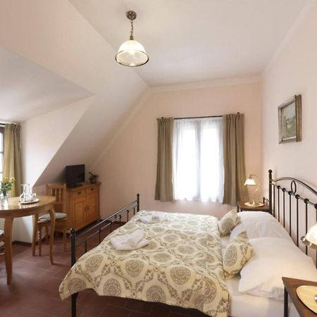 Penzion Na 15. Poledniku Hotel Jindřichův Hradec Buitenkant foto