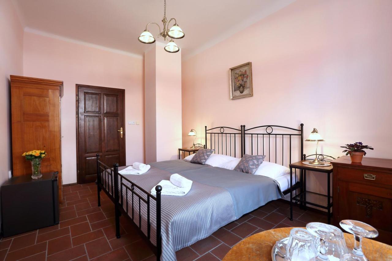 Penzion Na 15. Poledniku Hotel Jindřichův Hradec Buitenkant foto