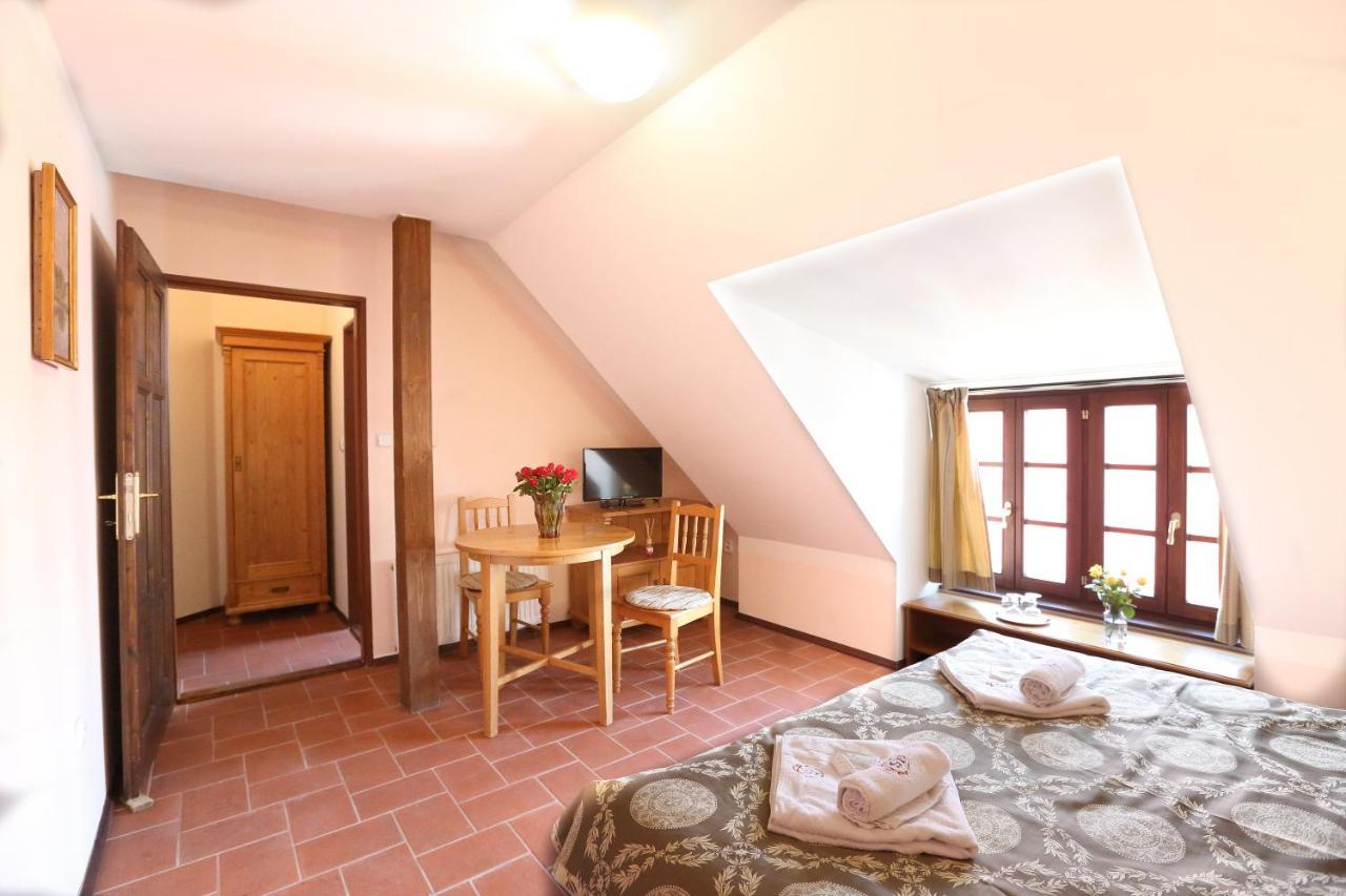 Penzion Na 15. Poledniku Hotel Jindřichův Hradec Buitenkant foto