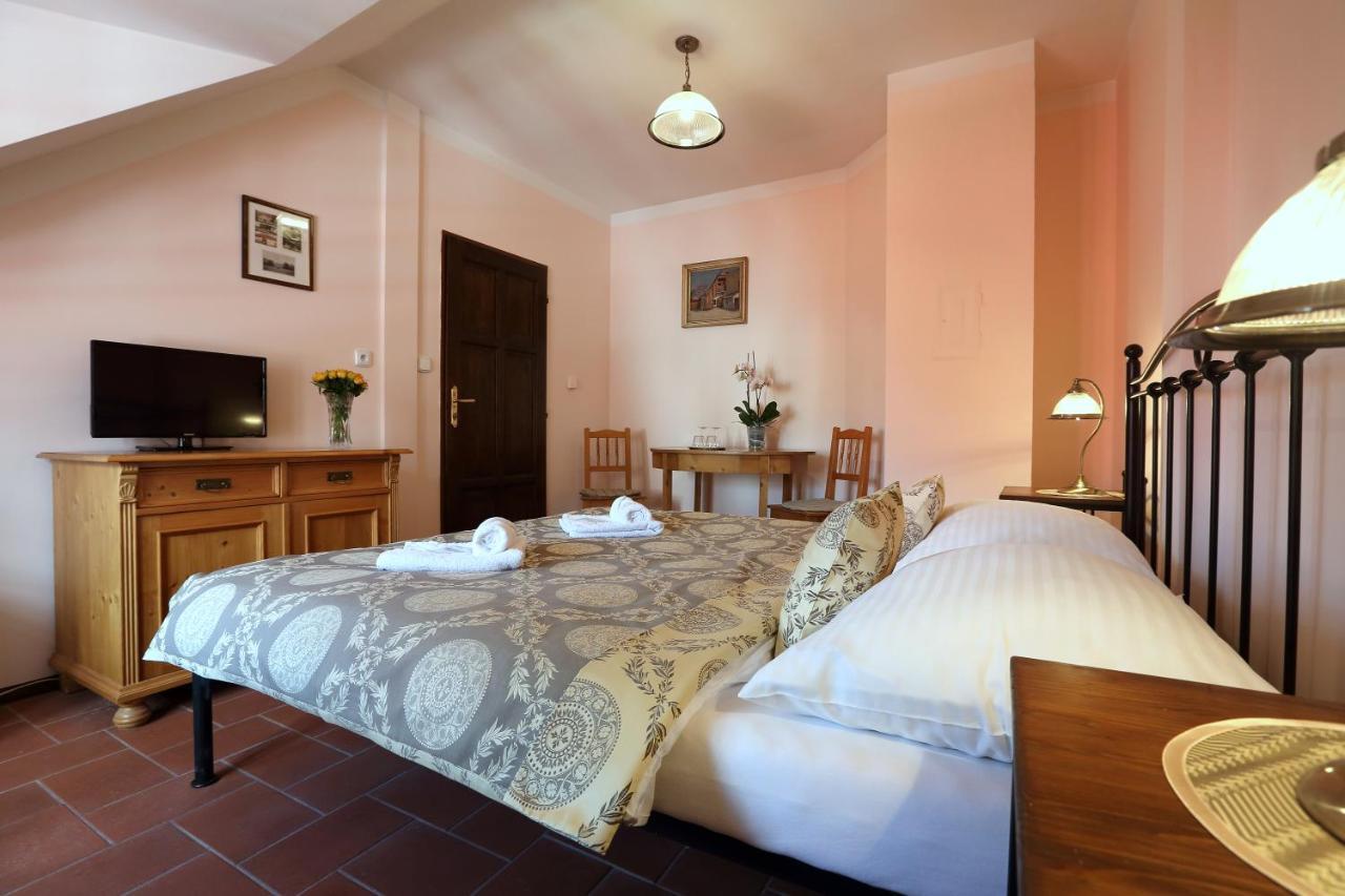 Penzion Na 15. Poledniku Hotel Jindřichův Hradec Buitenkant foto