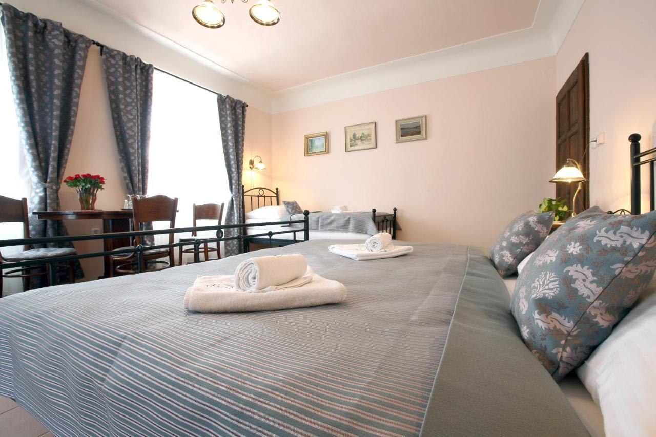 Penzion Na 15. Poledniku Hotel Jindřichův Hradec Buitenkant foto