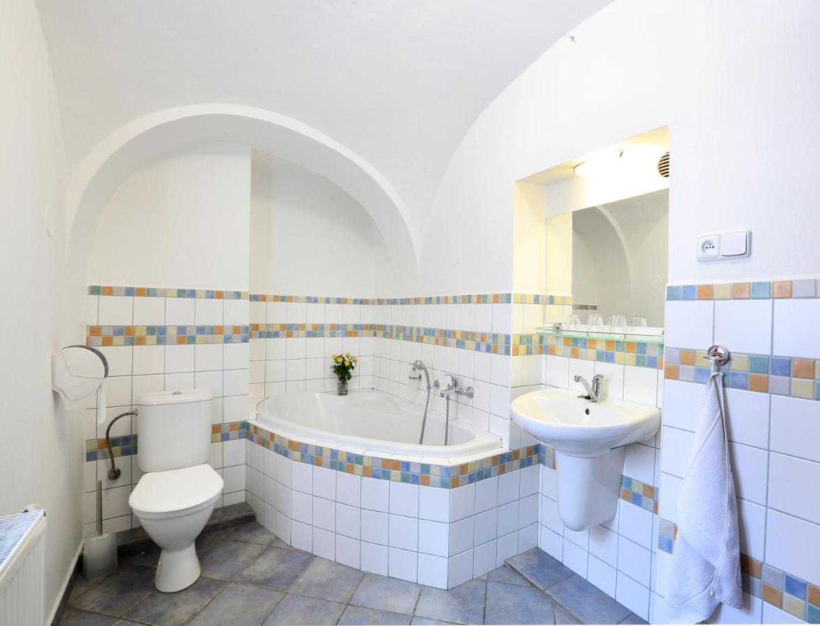 Penzion Na 15. Poledniku Hotel Jindřichův Hradec Buitenkant foto