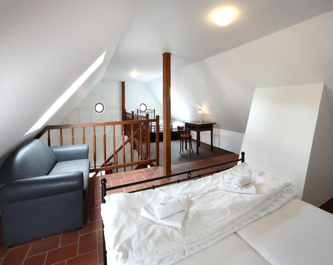 Penzion Na 15. Poledniku Hotel Jindřichův Hradec Buitenkant foto