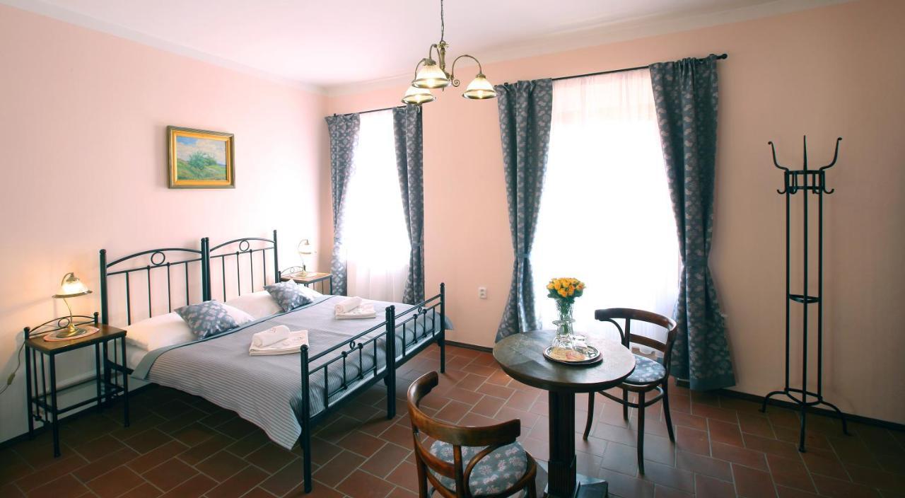Penzion Na 15. Poledniku Hotel Jindřichův Hradec Buitenkant foto