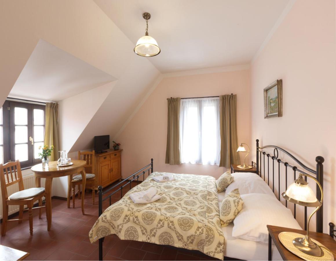 Penzion Na 15. Poledniku Hotel Jindřichův Hradec Buitenkant foto