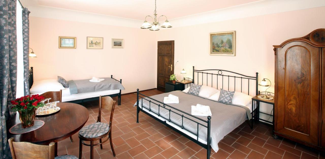 Penzion Na 15. Poledniku Hotel Jindřichův Hradec Buitenkant foto