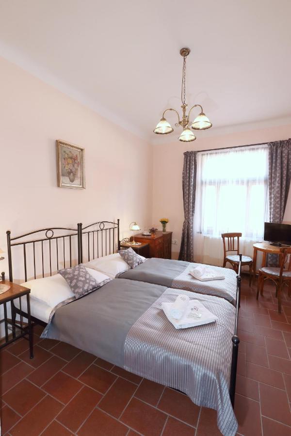Penzion Na 15. Poledniku Hotel Jindřichův Hradec Buitenkant foto