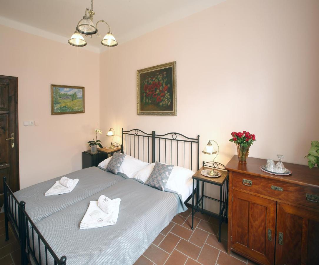 Penzion Na 15. Poledniku Hotel Jindřichův Hradec Buitenkant foto