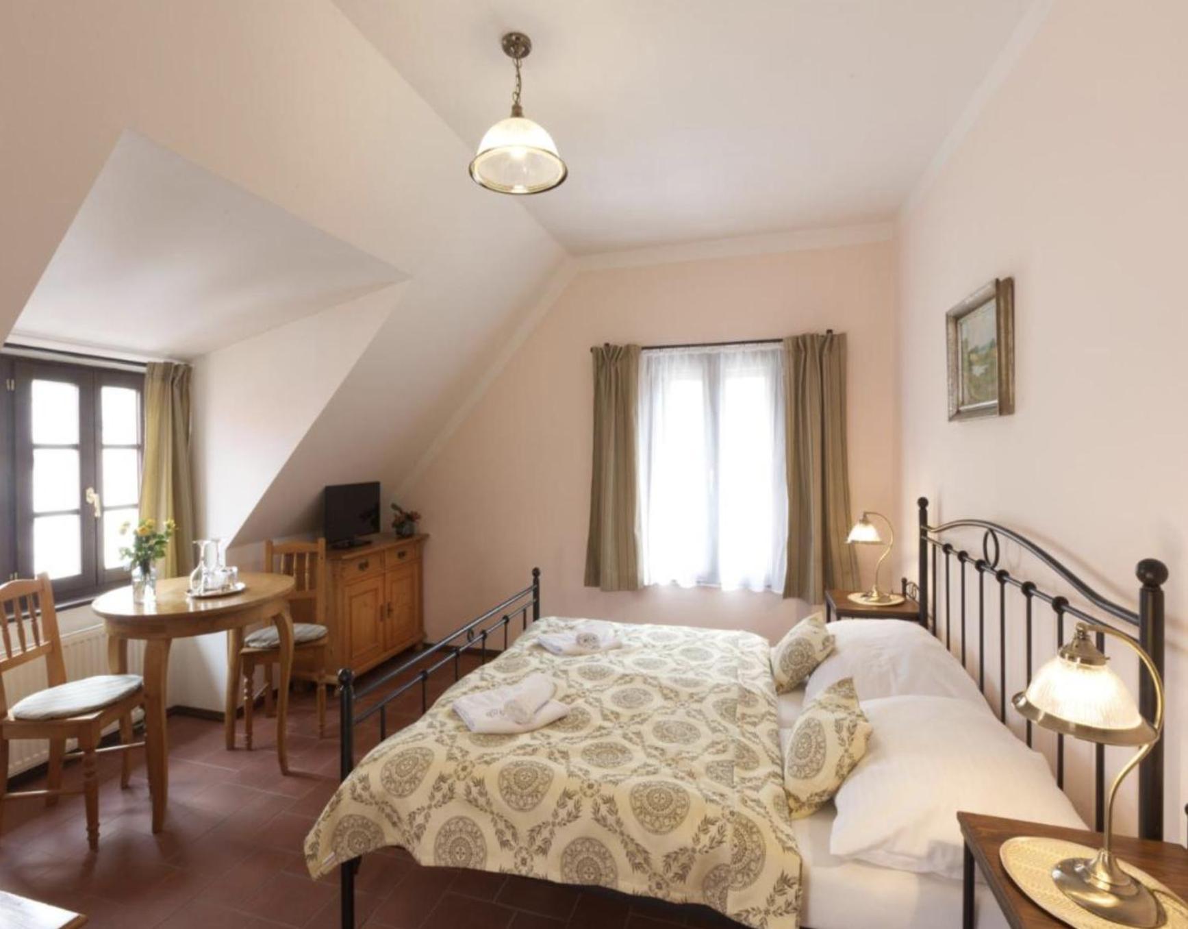 Penzion Na 15. Poledniku Hotel Jindřichův Hradec Buitenkant foto